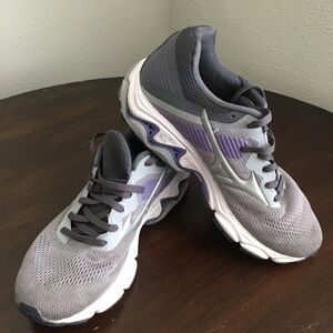 Nike Women's Gray Running Shoes 7